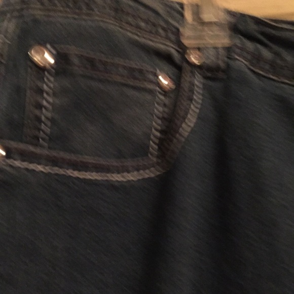 Just Jeans 20 Dark wash blue clam digger shorts - Picture 5 of 9
